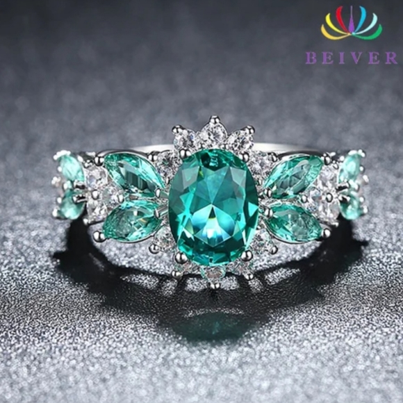 Woman's Ring - Picture 4 of 4